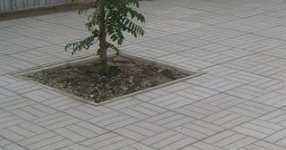 Качественная тротуарная плитка серого цвета в Хабаровске в октябре