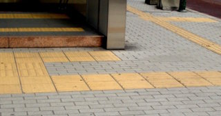 Тактильная плитка ПВХ в Хабаровске - купить от 720 руб. в ТротуарнаяПлитка