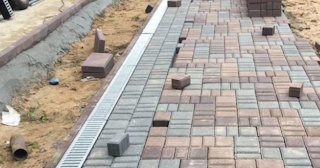 Профессиональная укладка плитки на улице в Хабаровске в октябре