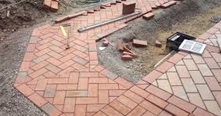 Укладка тротуарной плитки в Хабаровске в октябре