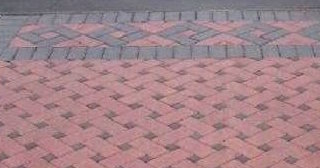 Укладка тротуарной плитки на старое бетонное основание в Хабаровске в октябре