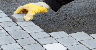 Укладка брусчатки в Хабаровске - цена от 823 руб. за м2 | ТротуарнаяПлитка