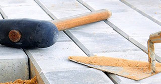 Профессиональная укладка тротуарной брусчатки в Хабаровске в октябре