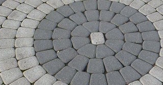 Профессиональная укладка клинкерной брусчатки в Хабаровске в октябре