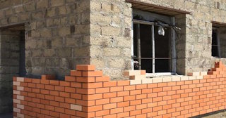 Профессиональная облицовка цоколя дома в Хабаровске в октябре