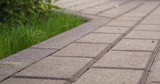 Профессиональная укладка тротуарных дорожек в Хабаровске в октябре